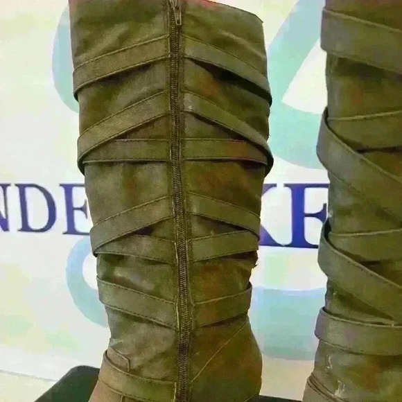 Mudd women’s distressed knee-high heels, size 8 medium - Picture 5 of 7